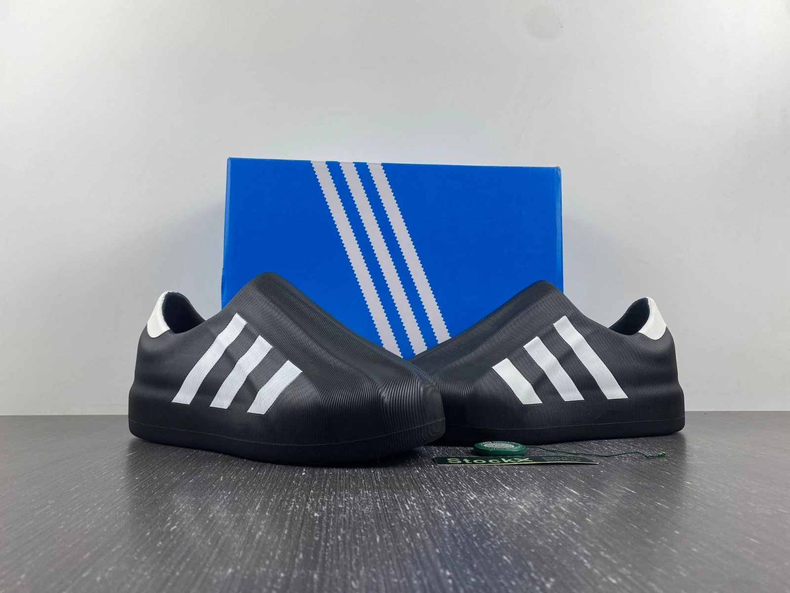 ComfortFit adiFOM Superstar Black White HQ 2572