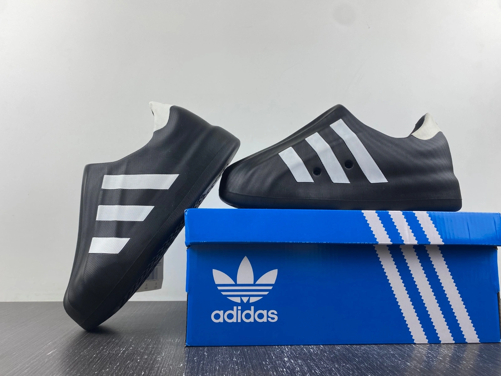 ComfortFit adiFOM Superstar Black White HQ 2572
