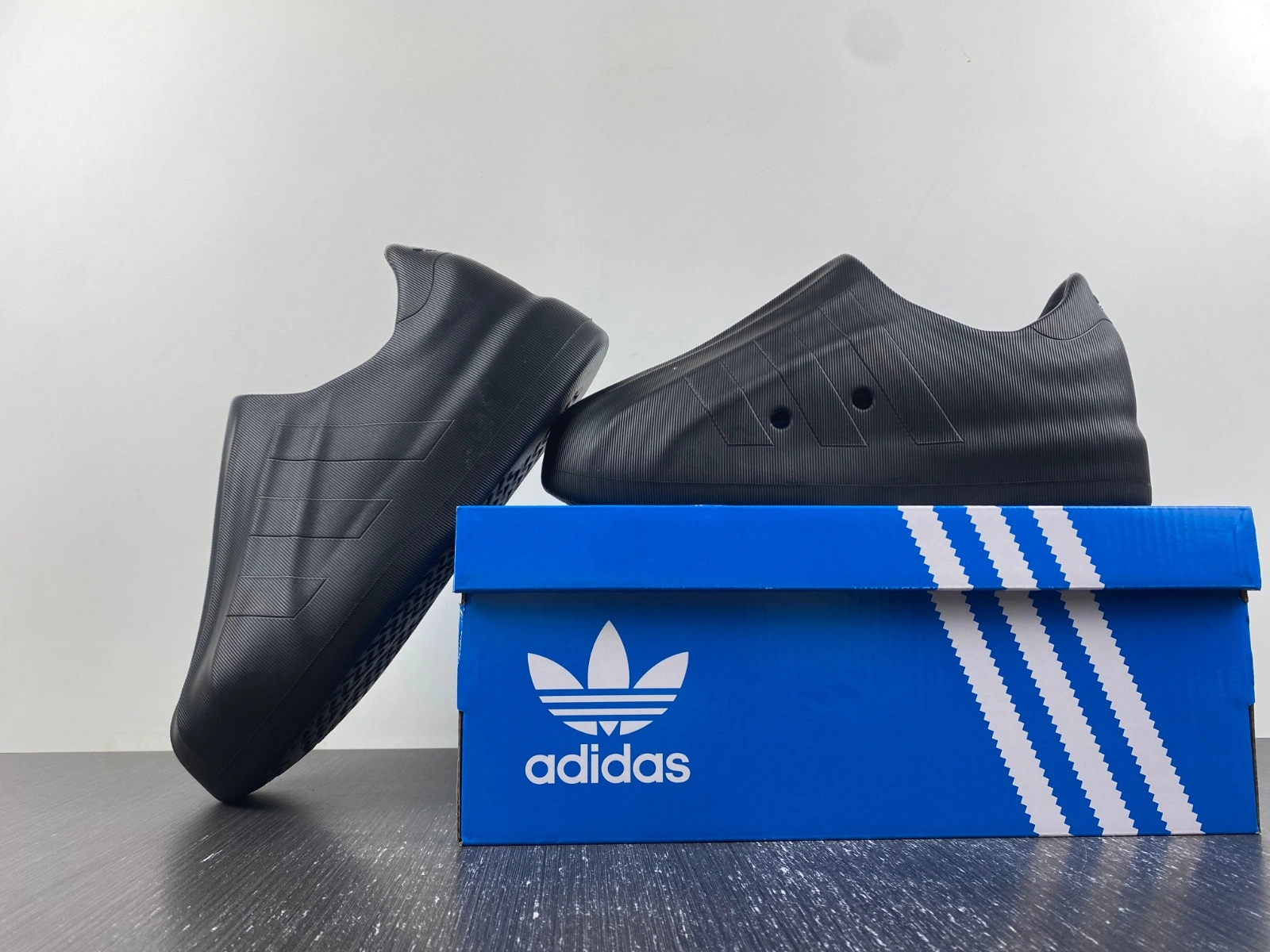 adiFOM Superstar Triple Black GZ Practical 2571