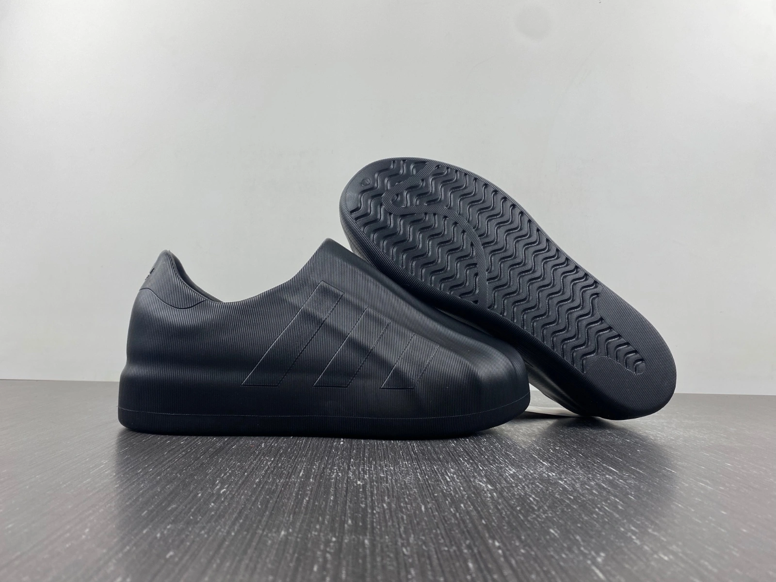 adiFOM Superstar Triple Black GZ Practical 2571