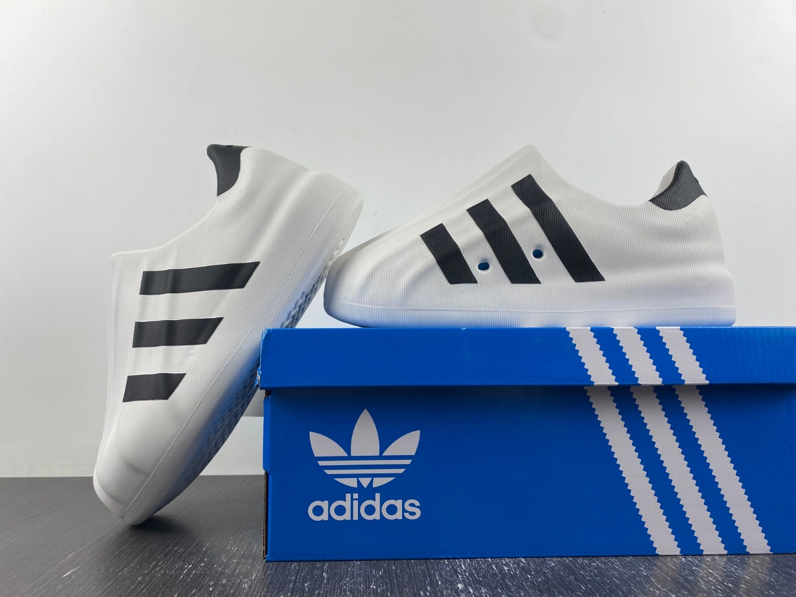Neat adiFOM Superstar White Black HQ 2569