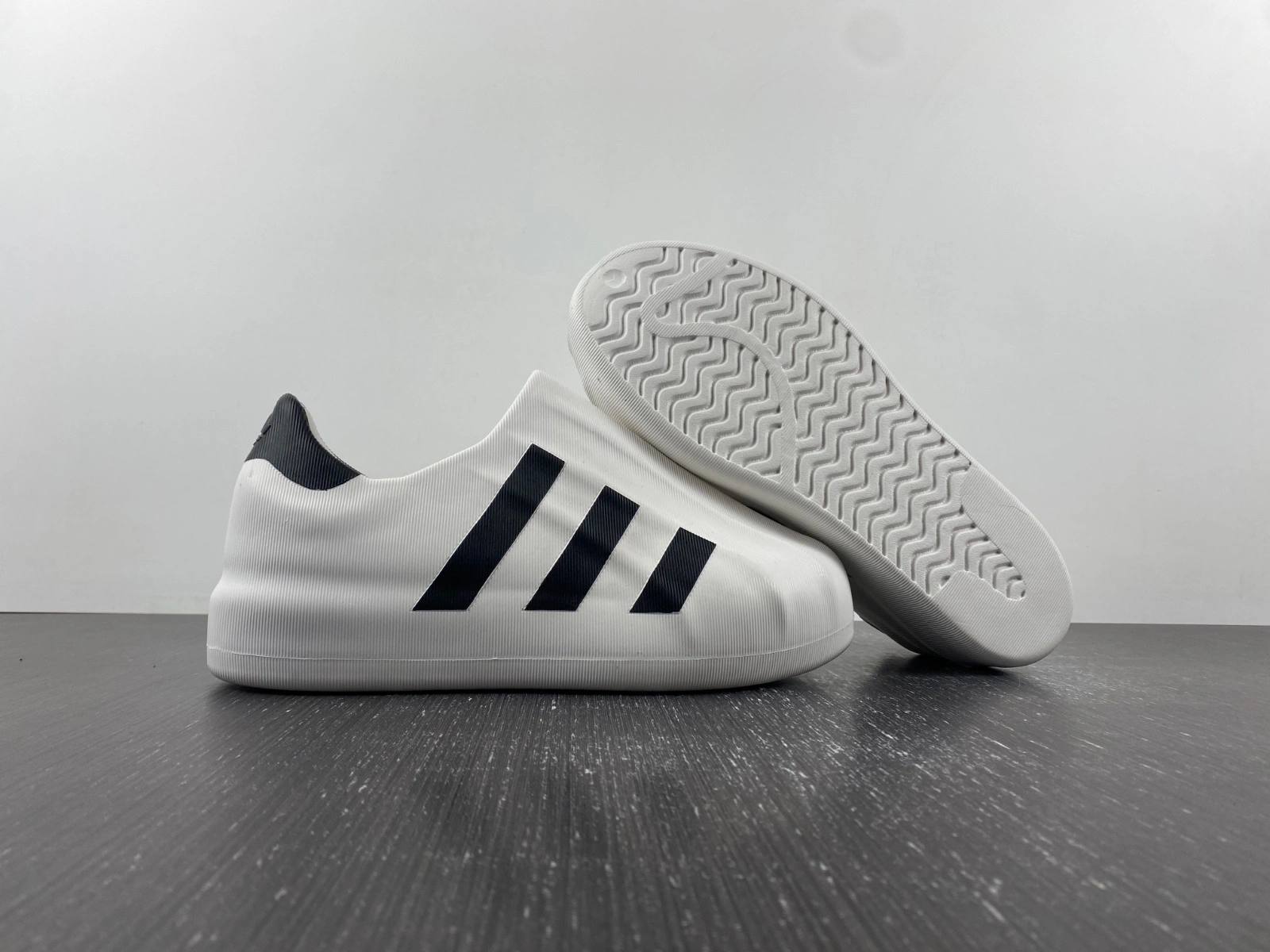 Neat adiFOM Superstar White Black HQ 2569