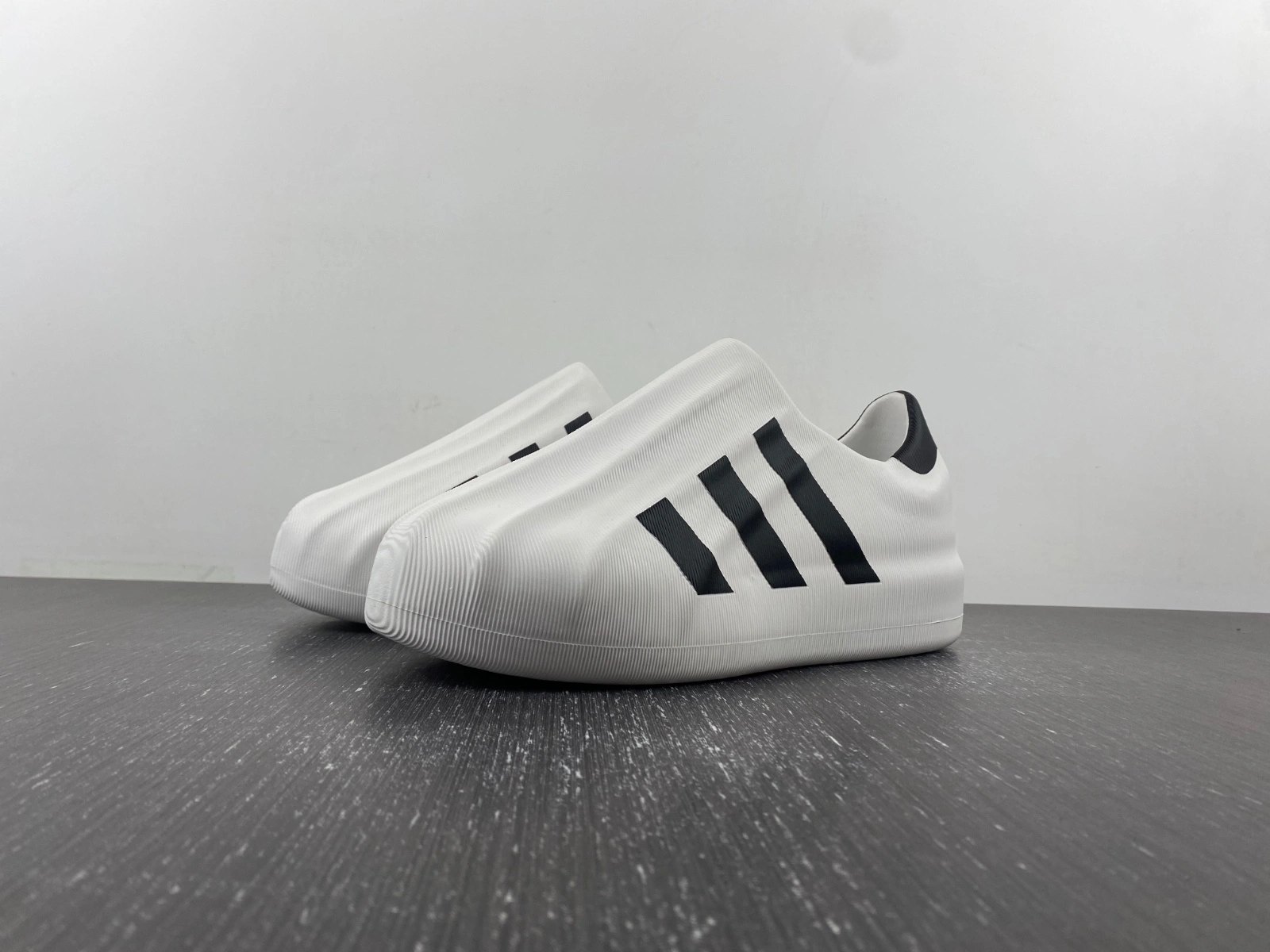 Neat adiFOM Superstar White Black HQ 2569