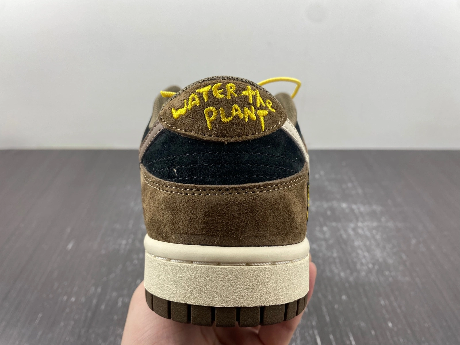 UrbanChic water the plant 1.0 DUNK LOW Mocha 113