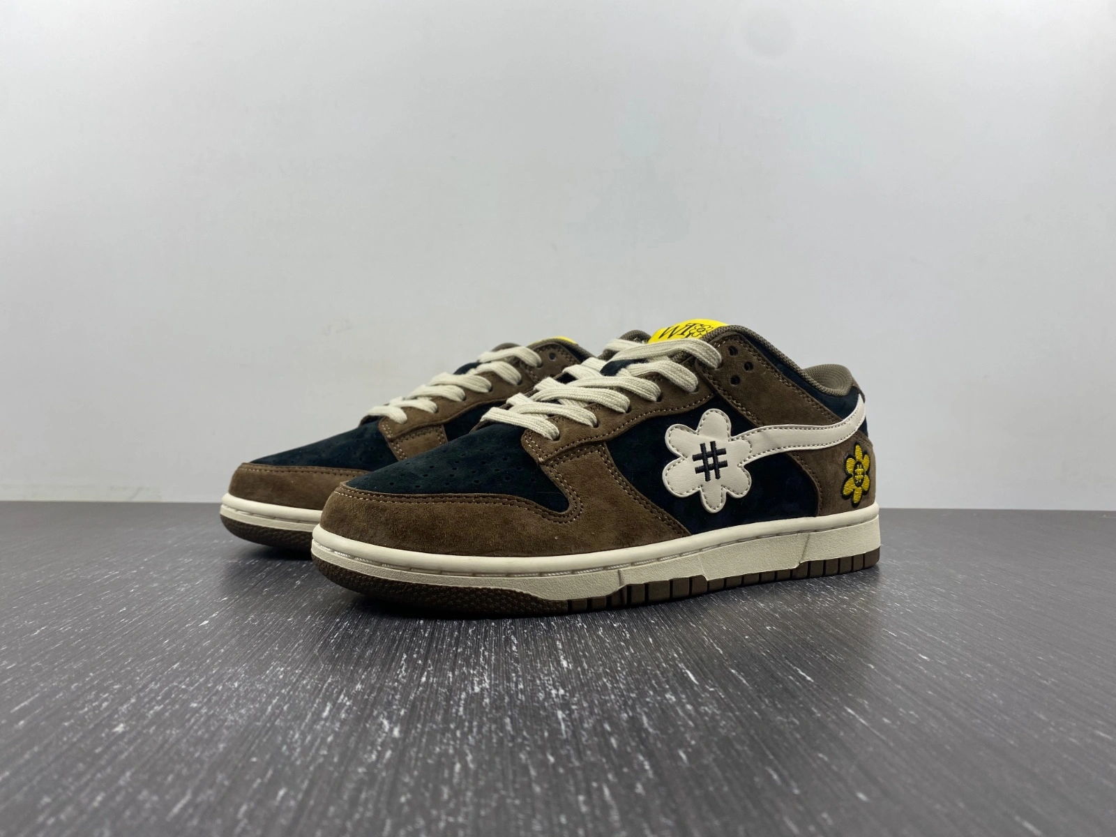 UrbanChic water the plant 1.0 DUNK LOW Mocha 113