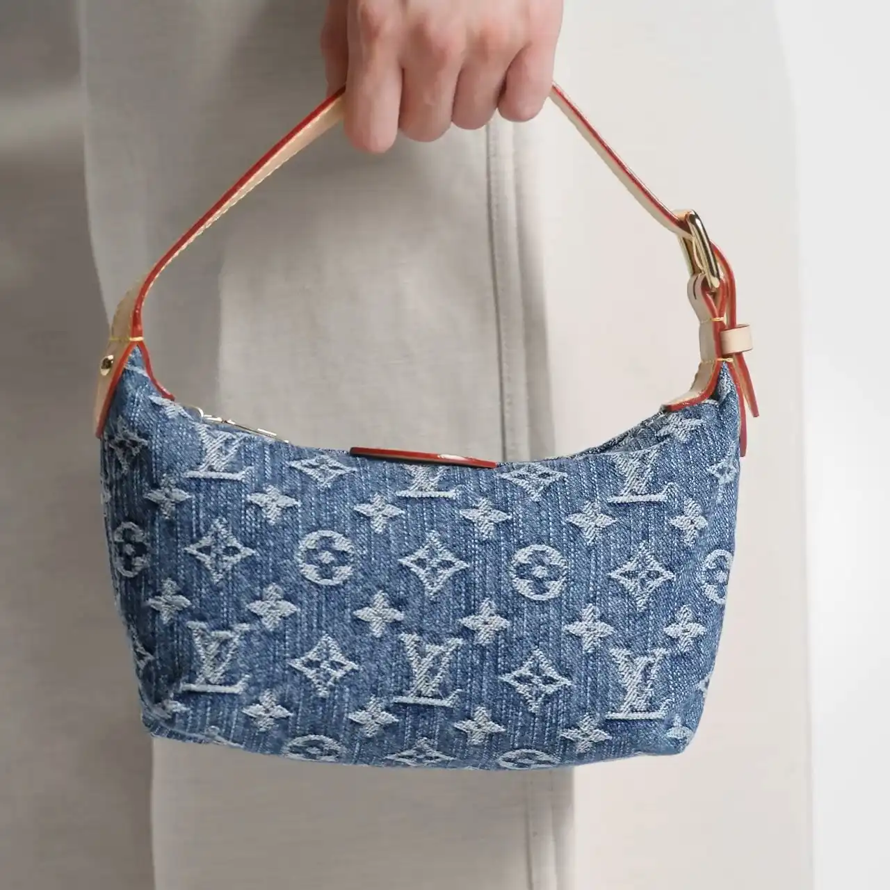 Affordable Louis Vuitton M82949 Hills Pochette Denim Blue