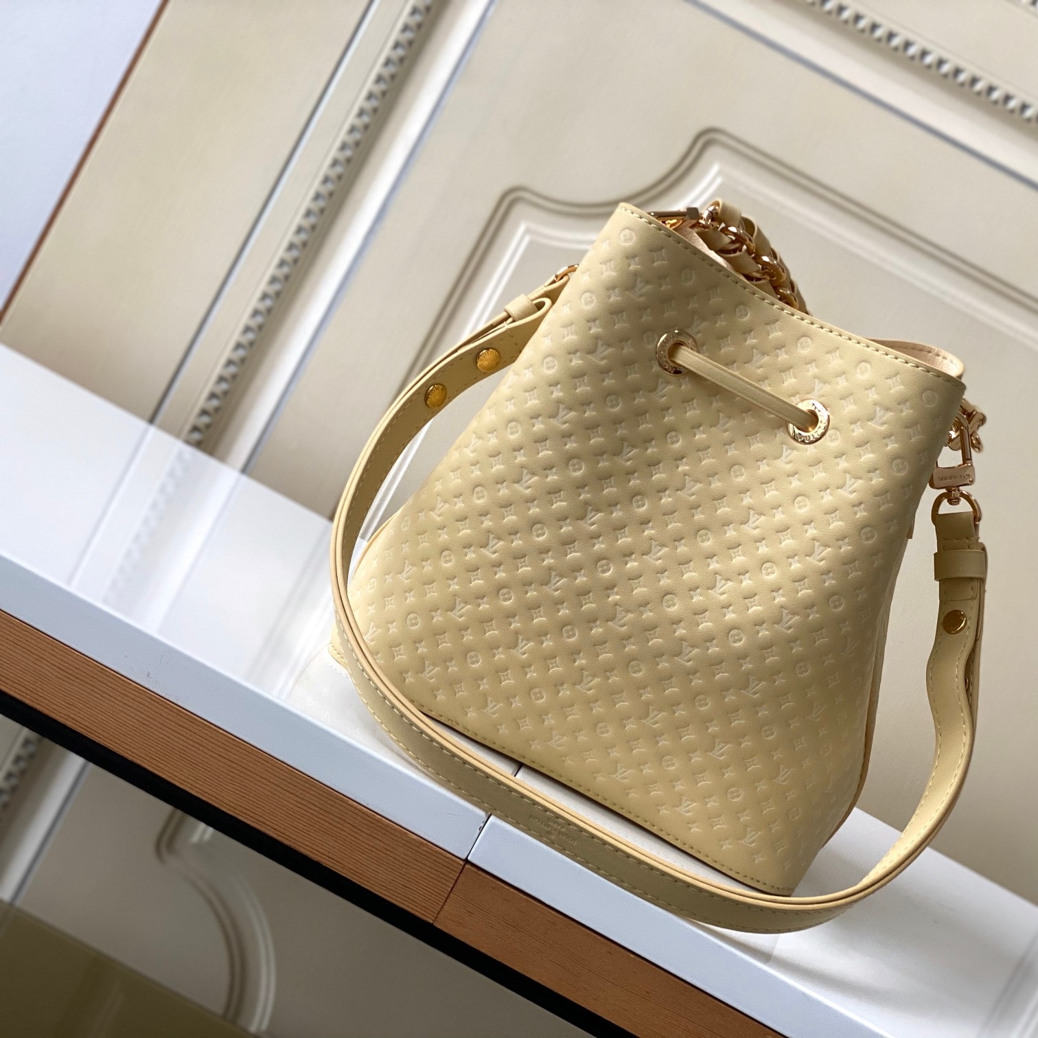 Lvlenka Louis Vuitton M22599 Calfskin Yellow Néonoé BB