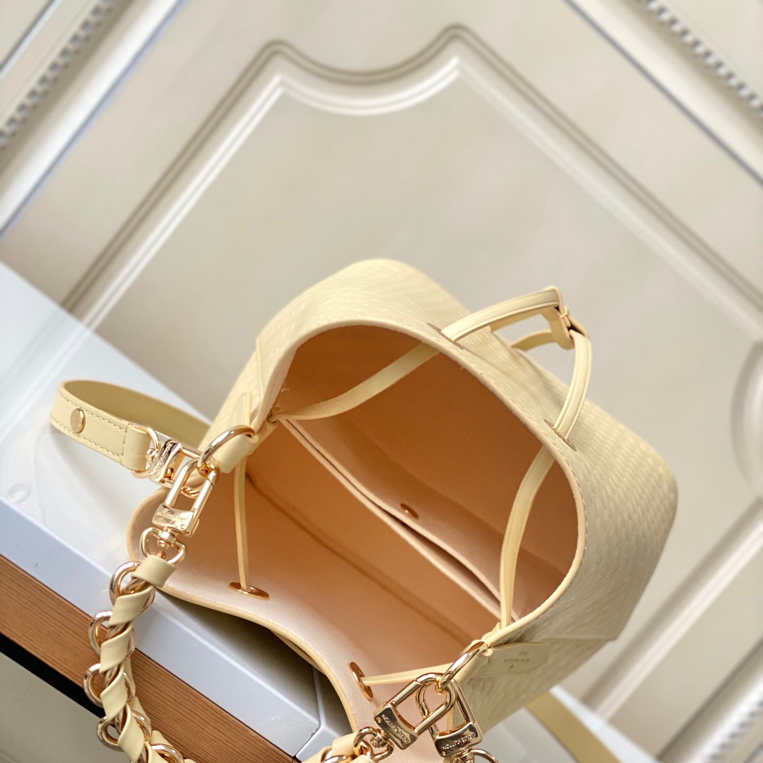 Lvlenka Louis Vuitton M22599 Calfskin Yellow Néonoé BB