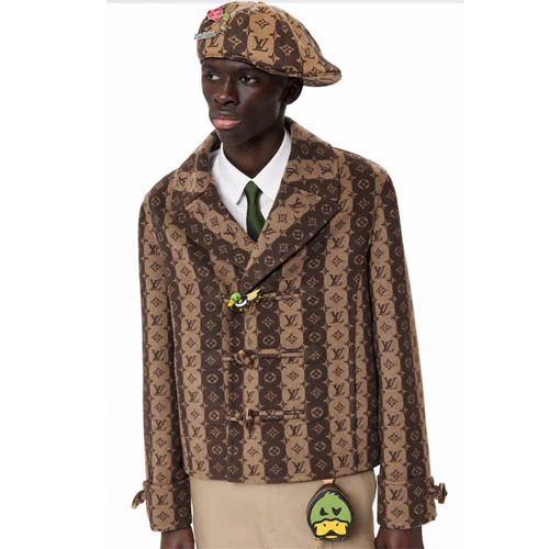 1A9K2F A broad striped jacket