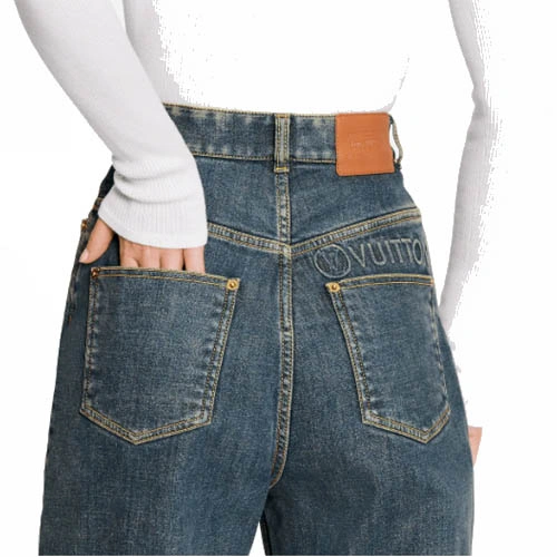 1A9LAW jeans for a pedicure