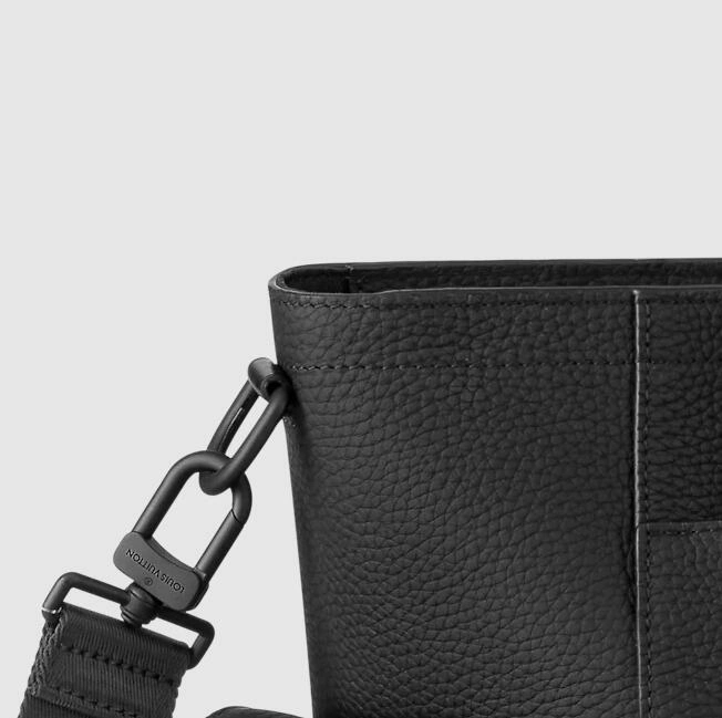 CHRISTOPHER TOTE M58479