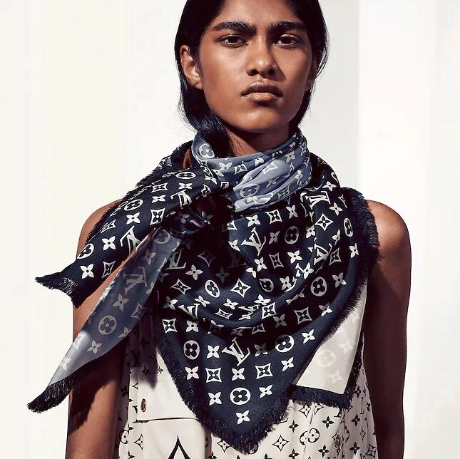 LV Now Double Face Shawl M76959