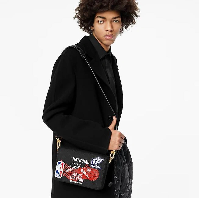LVXNBA STUDIO MESSENGER M58498