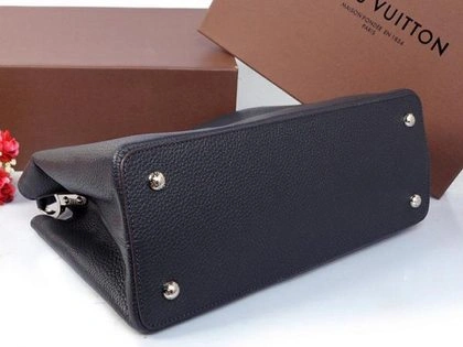 Louis Vuitton Capucines MM M48864 Black