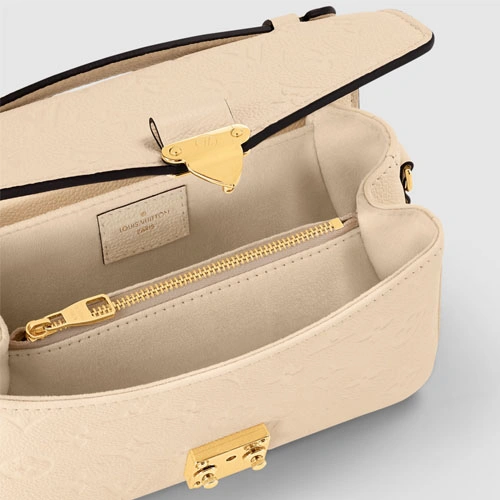 M22942 Pochette Metis East West