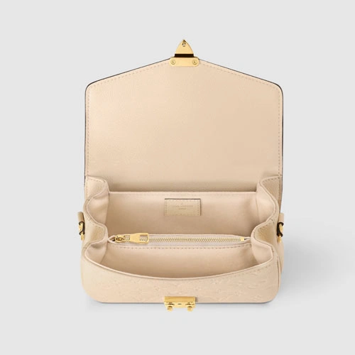 M22942 Pochette Metis East West