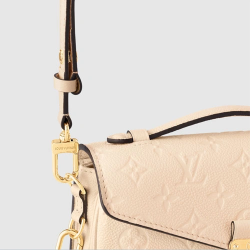 M22942 Pochette Metis East West