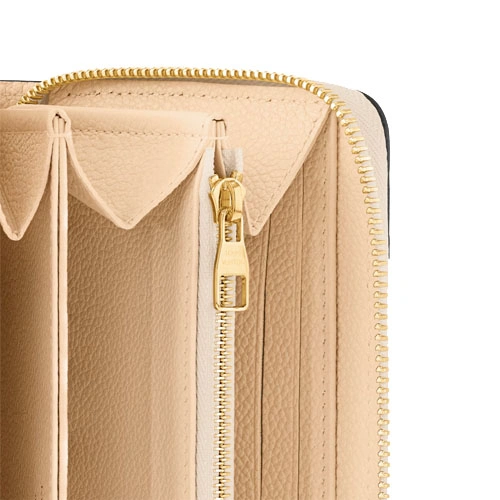 M82212 Zippy Wallet White