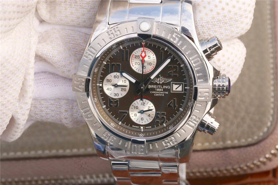 Breitling Avenger II A1338111 F564 170A GF Factory 1:1 Best Edition Replica Watch Black Dial