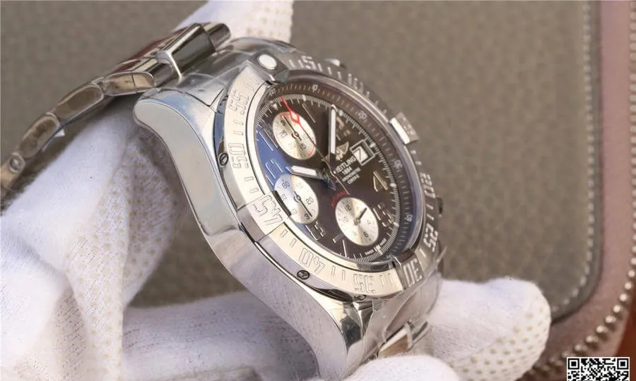 Breitling Avenger II A1338111 F564 170A GF Factory 1:1 Best Edition Replica Watch Black Dial