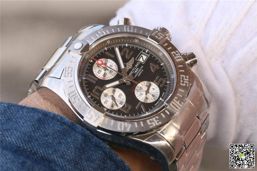 Breitling Avenger II A1338111 F564 170A GF Factory 1:1 Best Edition Replica Watch Black Dial