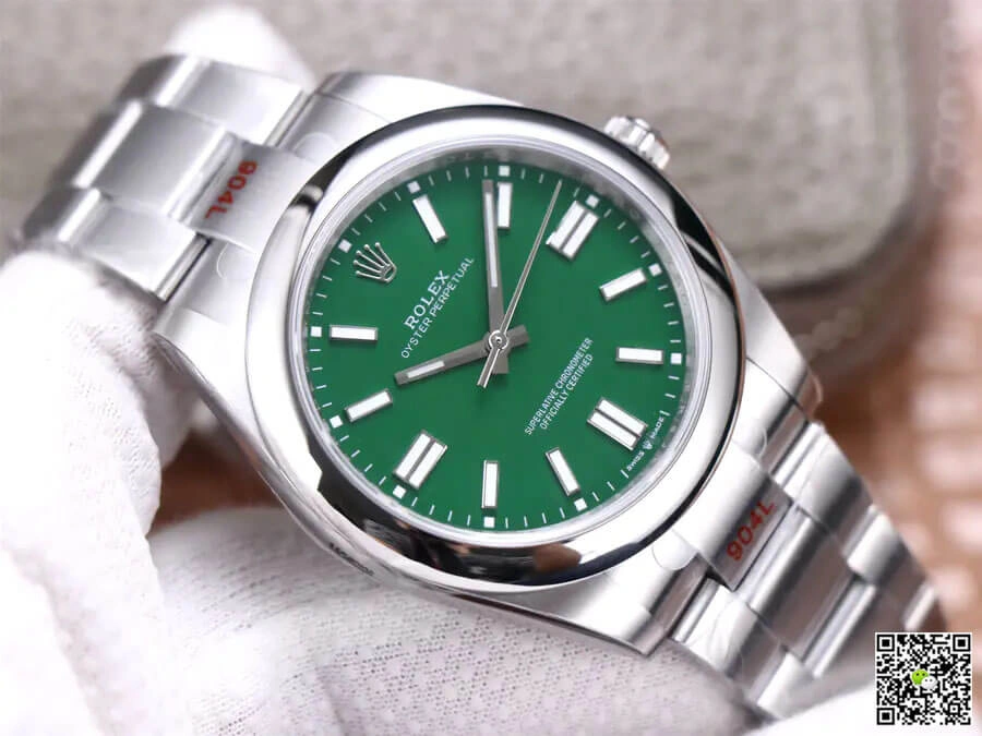 Rolex Oyster Perpetual M124300-0005 41MM EW Factory 1:1 Best Edition Replica Watch Green Dial