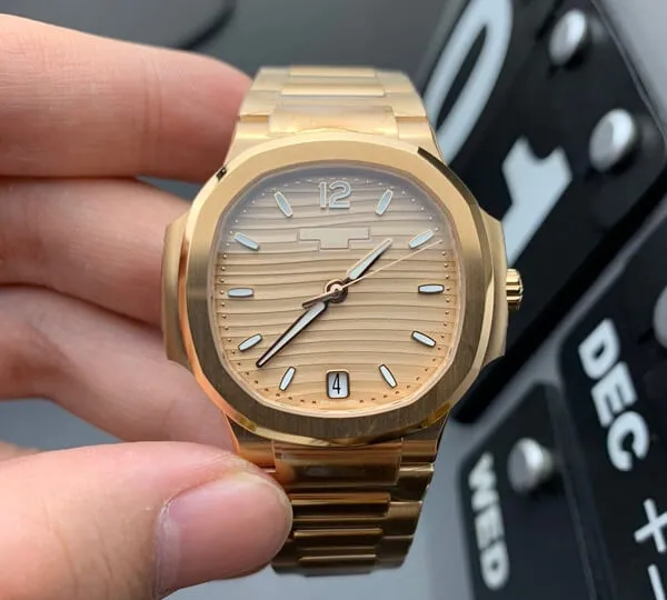 Patek Philippe Nautilus 7118 1R-010 3K Factory 1:1 Best Edition Replica Watch Gold Case