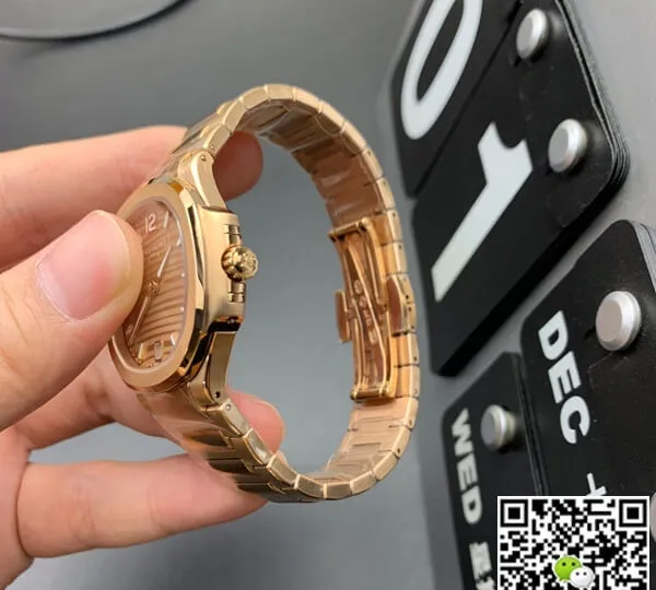 Patek Philippe Nautilus 7118 1R-010 3K Factory 1:1 Best Edition Replica Watch Gold Case