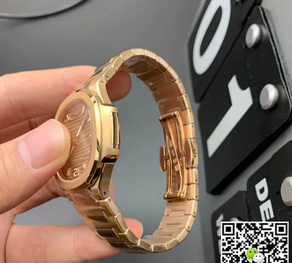 Patek Philippe Nautilus 7118 1R-010 3K Factory 1:1 Best Edition Replica Watch Gold Case