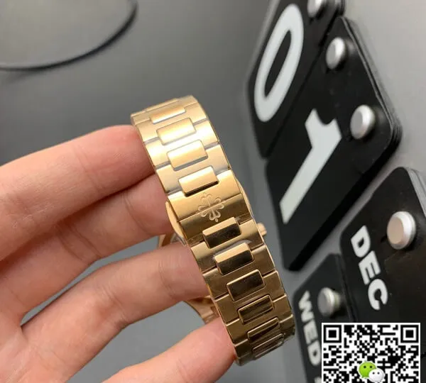 Patek Philippe Nautilus 7118 1R-010 3K Factory 1:1 Best Edition Replica Watch Gold Case