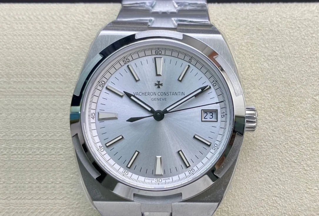 Vacheron Constantin Overseas 4500V 110A-B126 8F Factory 1:1 Best Edition Replica Watch Silvery Stainless Steel Strap