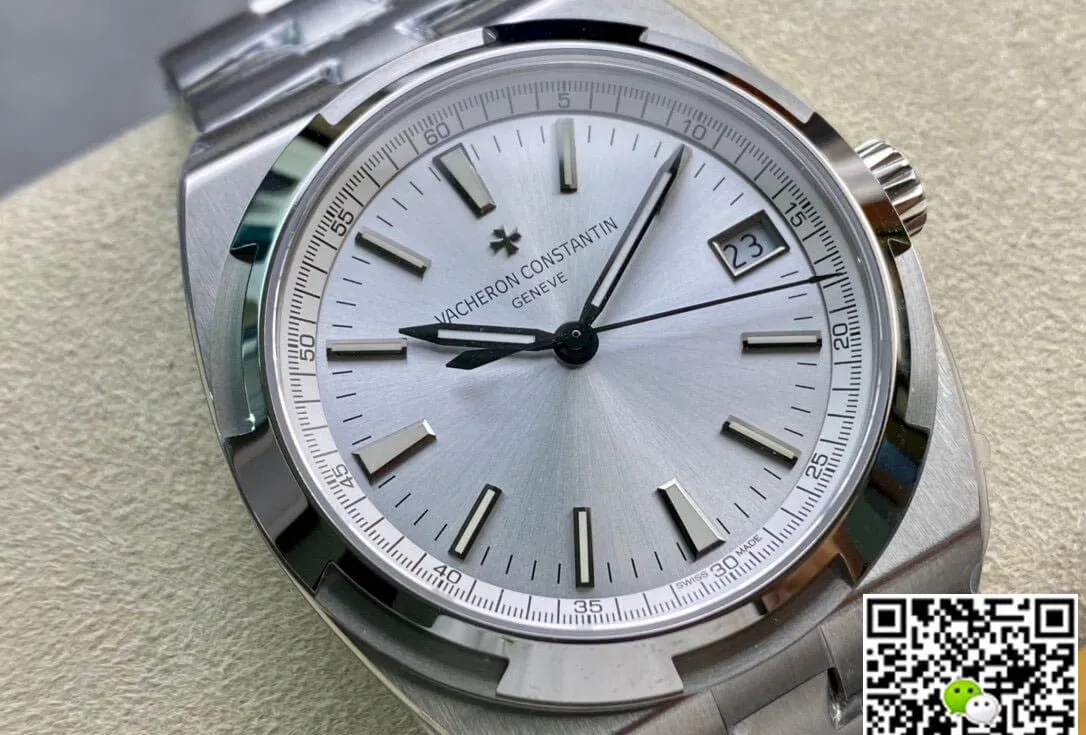 Vacheron Constantin Overseas 4500V 110A-B126 8F Factory 1:1 Best Edition Replica Watch Silvery Stainless Steel Strap