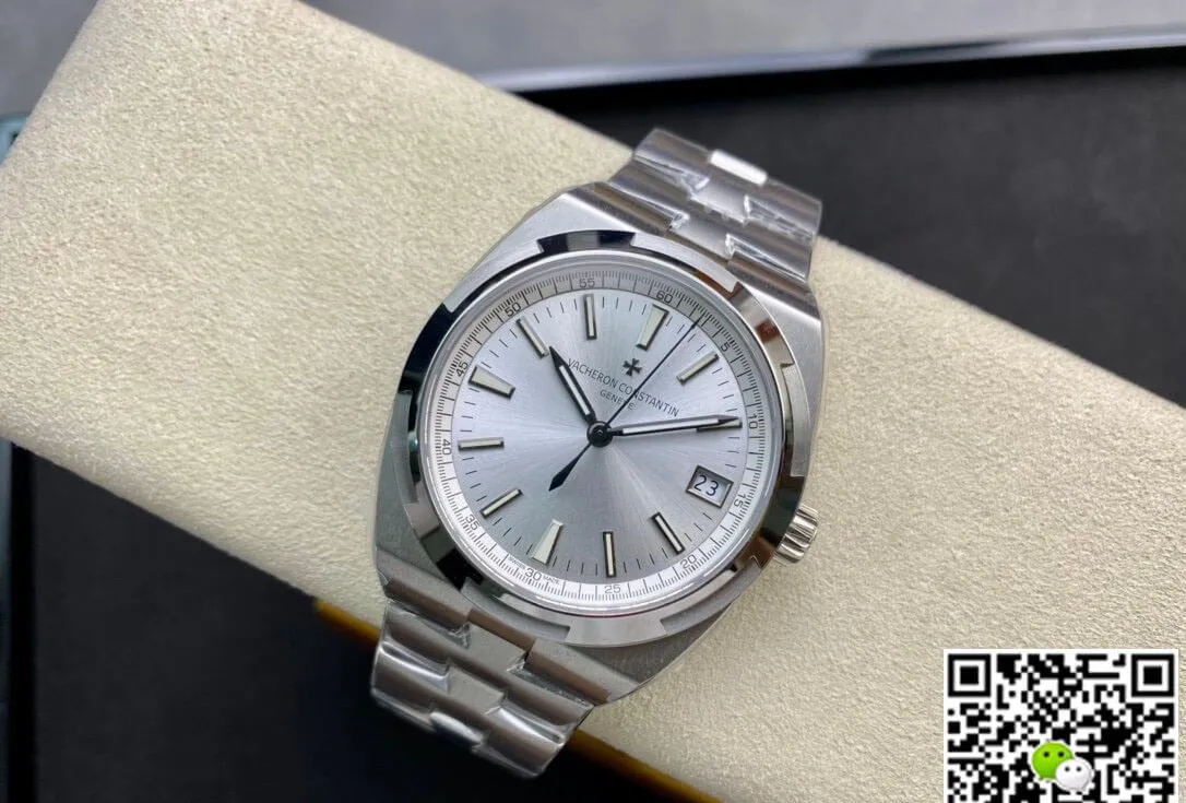 Vacheron Constantin Overseas 4500V 110A-B126 8F Factory 1:1 Best Edition Replica Watch Silvery Stainless Steel Strap