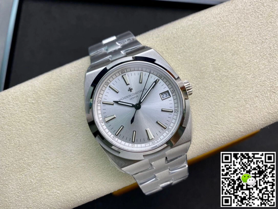 Vacheron Constantin Overseas 4500V 110A-B126 8F Factory 1:1 Best Edition Replica Watch Silvery Stainless Steel Strap