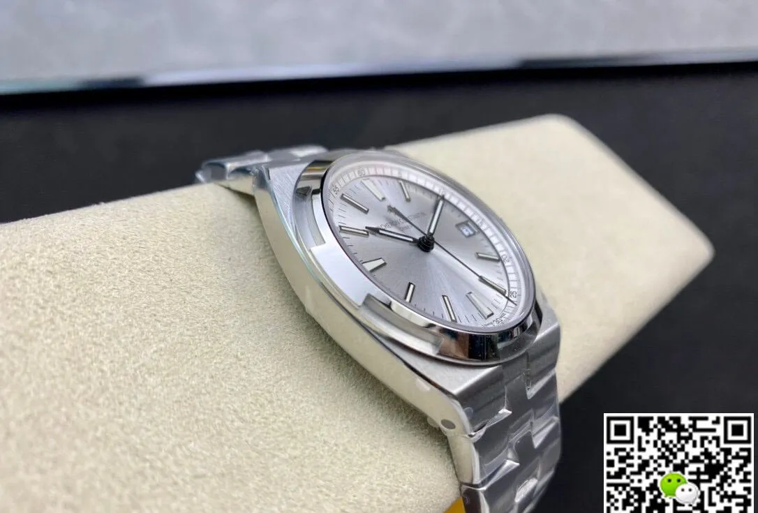 Vacheron Constantin Overseas 4500V 110A-B126 8F Factory 1:1 Best Edition Replica Watch Silvery Stainless Steel Strap