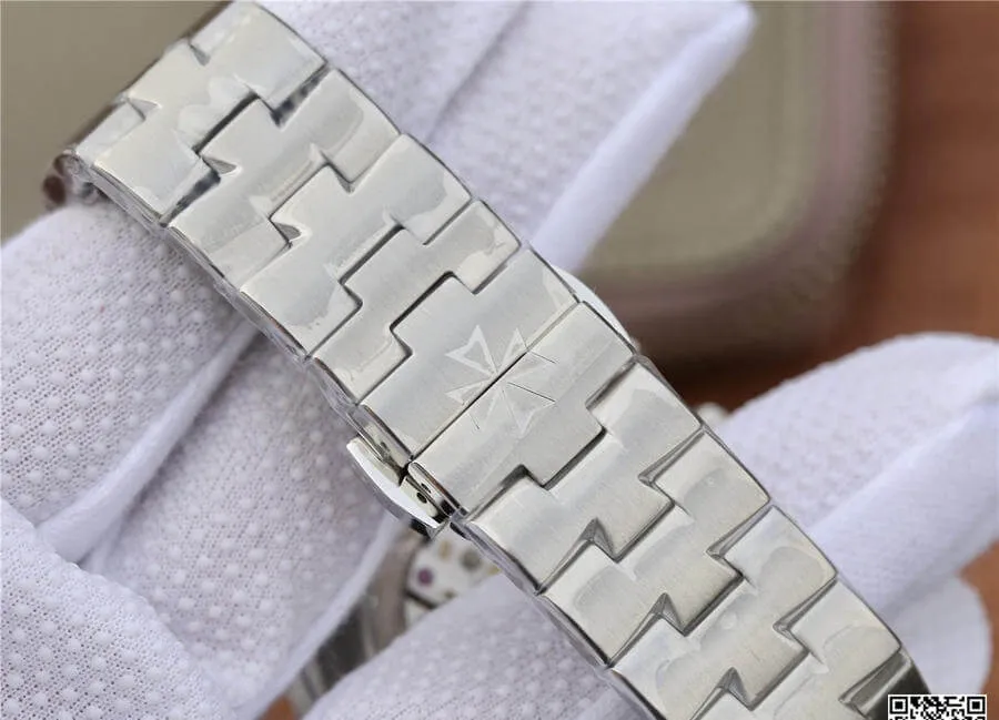 Vacheron Constantin Overseas 5500V 110A-B147 8F Factory 1:1 Best Edition Replica Watch V2 Stainless Steel Strap