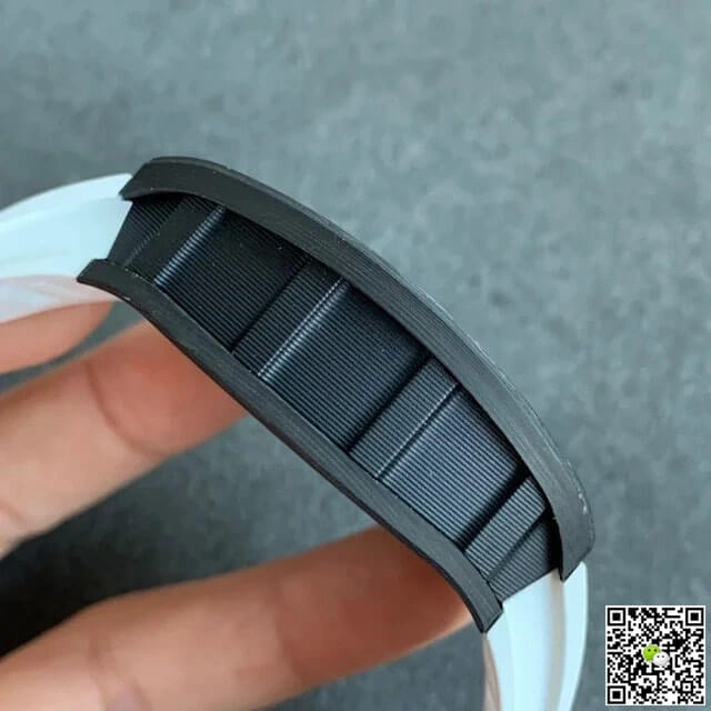 Richard Mille RM055 KV Factory 1:1 Best Edition Replica Watch V2 Carbon Fiber White Rubber Strap