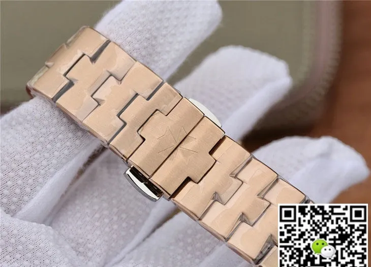 Vacheron Constantin Overseas 5500V 000R-B074 8F Factory 1:1 Best Edition Replica Watch Rose Gold Strap