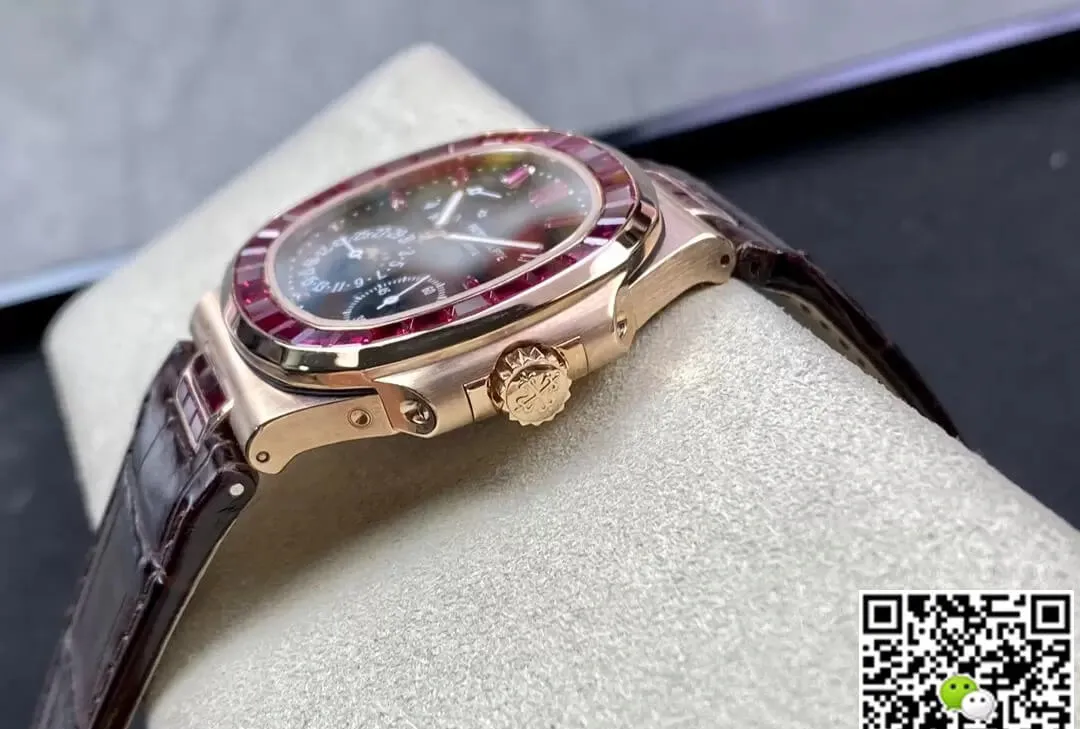 Patek Philippe Nautilus 5724 GR Factory 1:1 Best Edition Replica Watch Black Dial