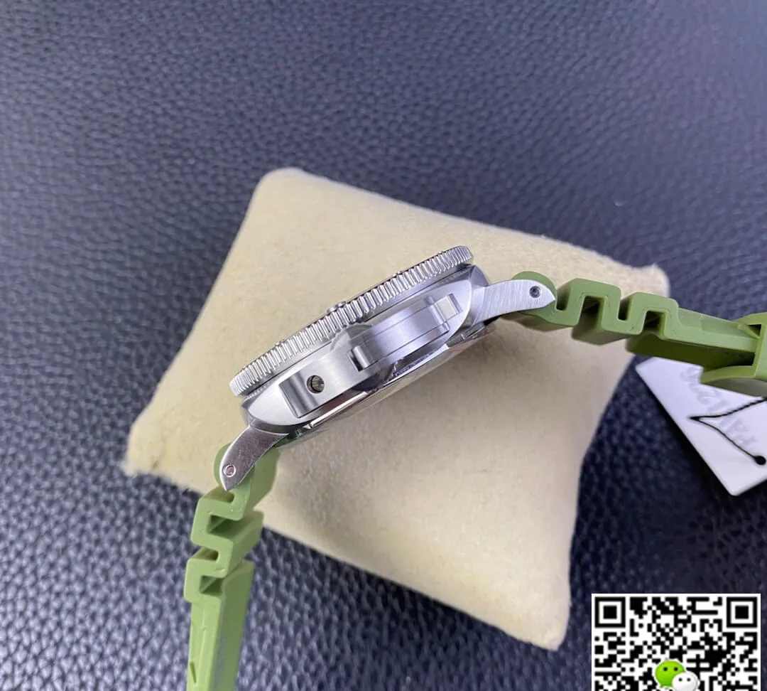 SBF Panerai Submersible PAM01226 VS Factory 1:1 Best Edition Replica Watch Green Rubber Strap
