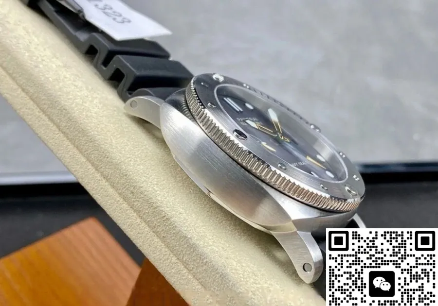 VS Factory Panerai Submersible PAM01323 1:1 Best Edition Replica Watch