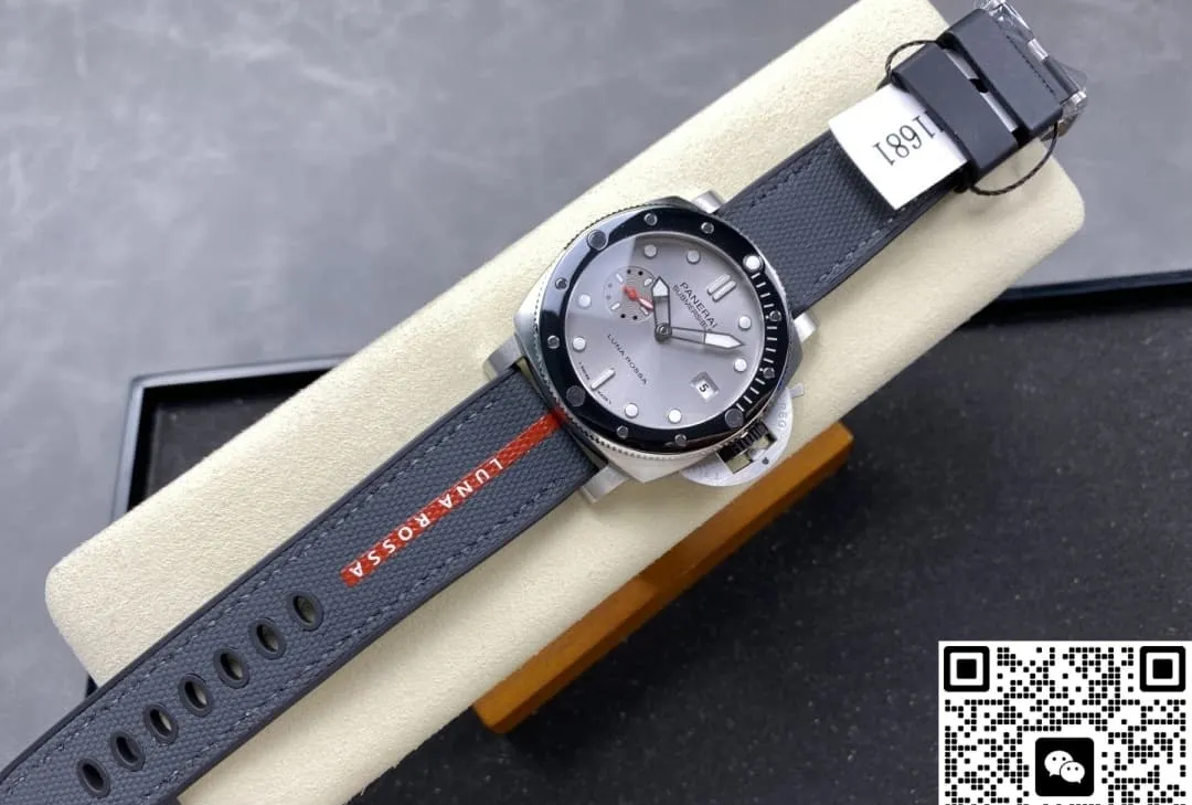 VS Factory Panerai Submersible PAM01681 1:1 Best Edition Replica Watch