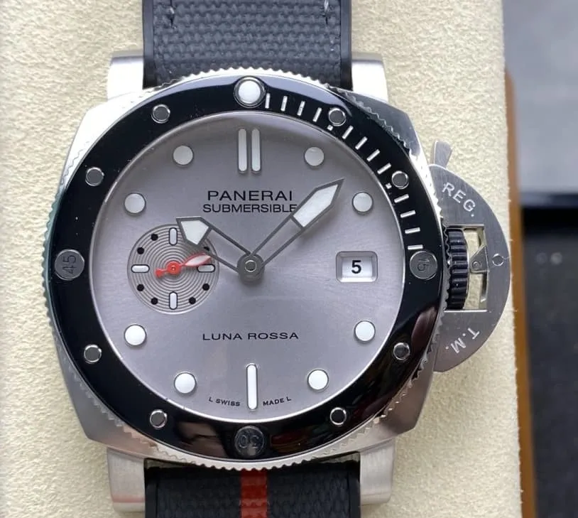 VS Factory Panerai Submersible PAM01681 1:1 Best Edition Replica Watch