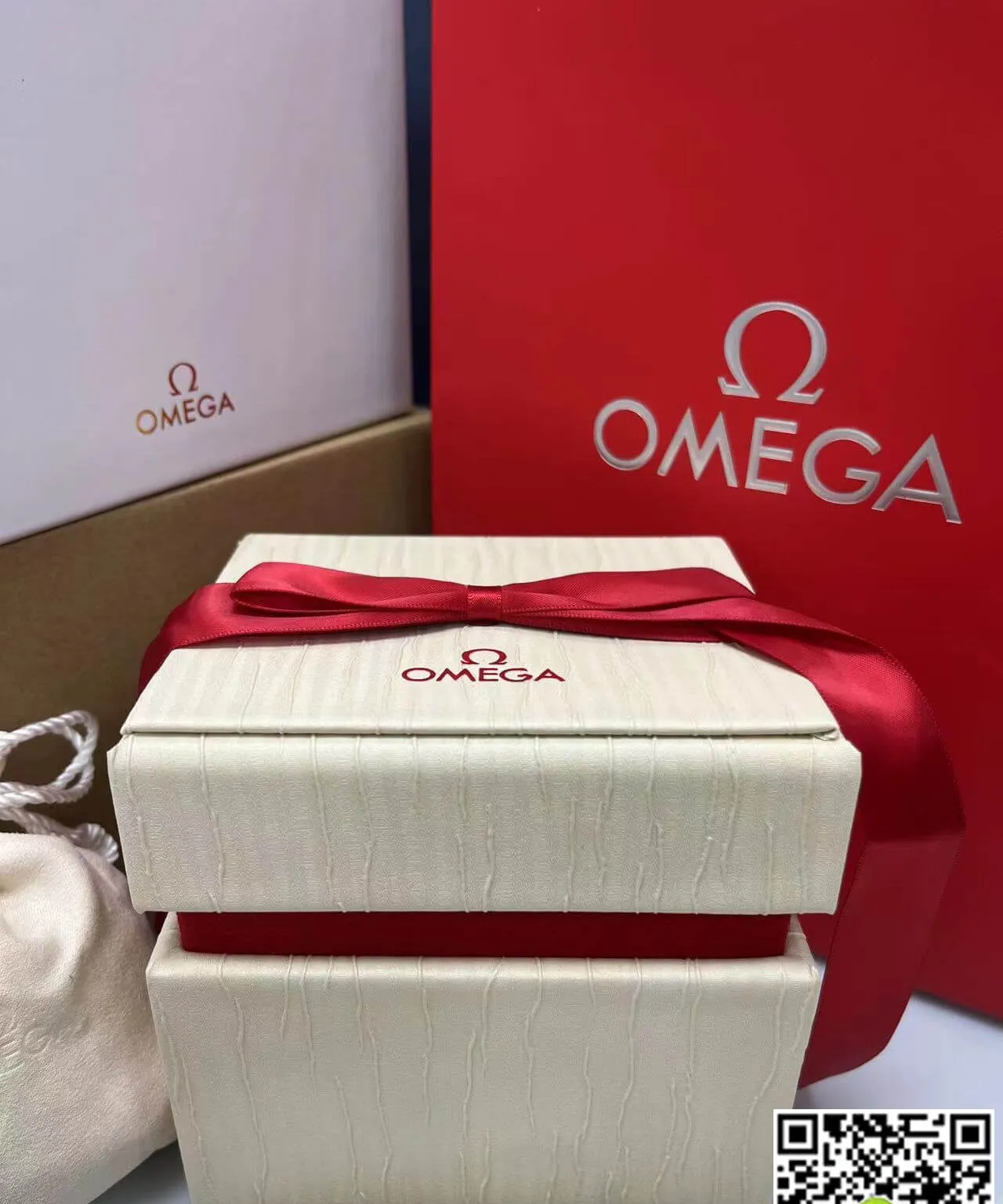 Women Omega 1:1 Best Edition Replica Watch Box