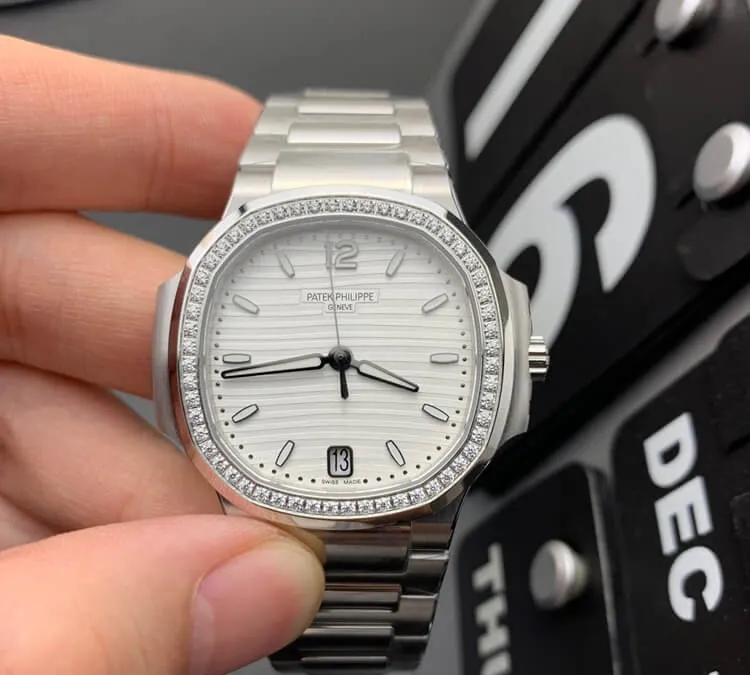 Patek Philippe Nautilus 7118 1200A-010 3K Factory 1:1 Best Edition Replica Watch Diamond-Set Bezel