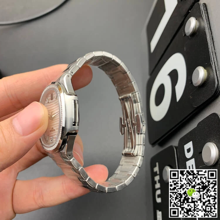 Patek Philippe Nautilus 7118 1200A-010 3K Factory 1:1 Best Edition Replica Watch Diamond-Set Bezel