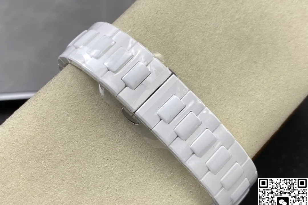 AMG Factory V2 Patek Philippe Nautilus 5711 Date Display 1:1 Best Edition Replica Watch