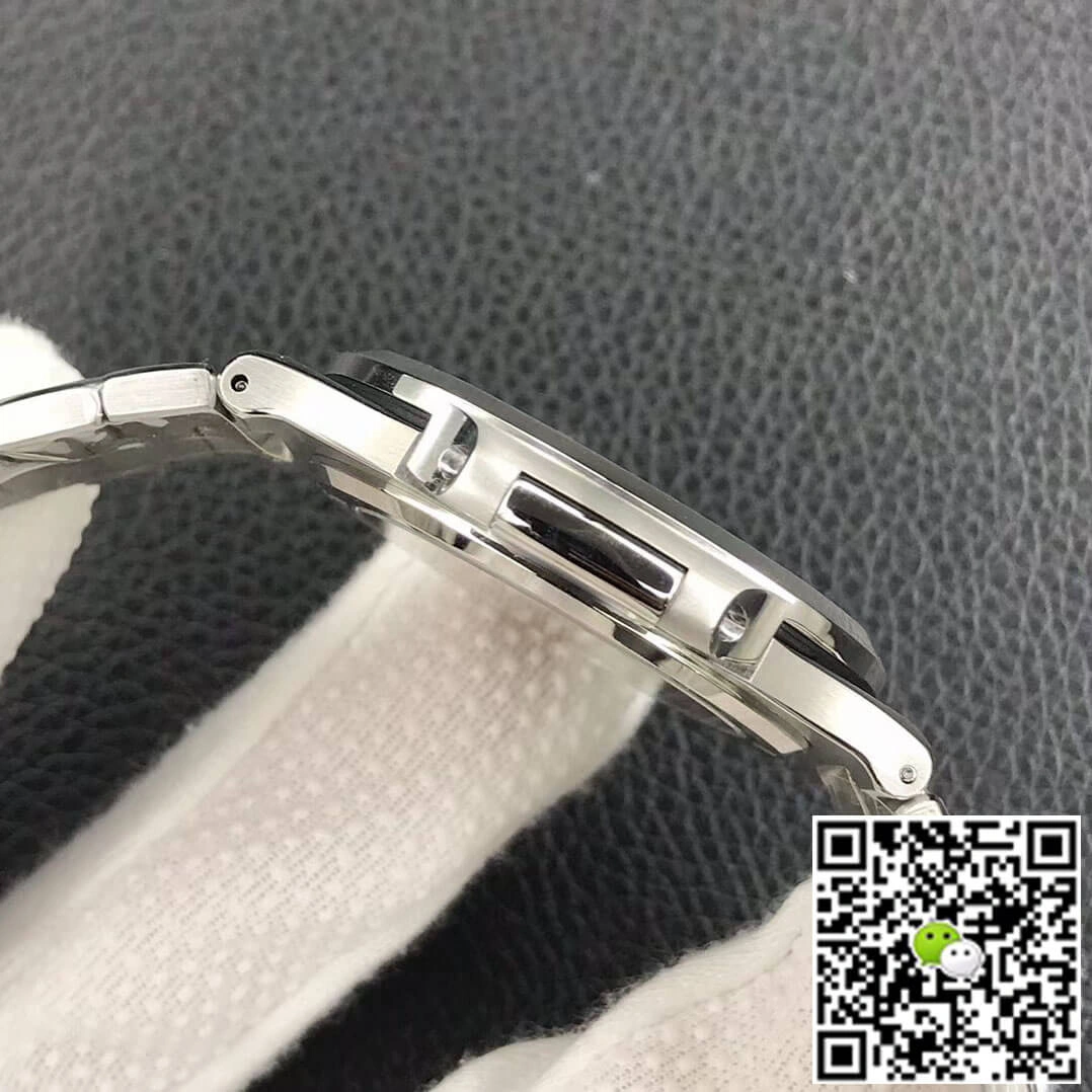 Patek Philippe Nautilus 5713 1G-010 3K Factory 1:1 Best Edition Replica Watch Diamond-Set Bezel