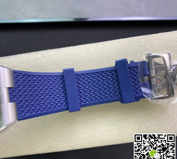 Vacheron Constantin Overseas 4300V 120G-B945 8F Factory 1:1 Best Edition Replica Watch Rubber Strap