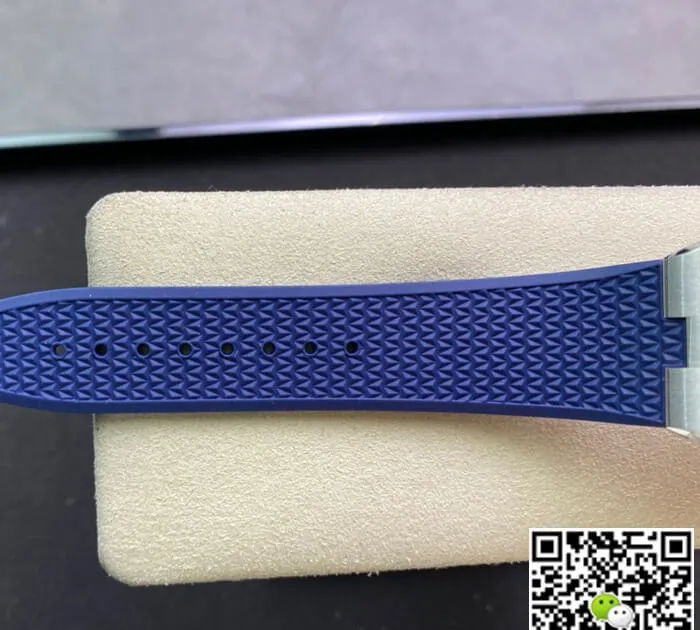 Vacheron Constantin Overseas 4300V 120G-B945 8F Factory 1:1 Best Edition Replica Watch Rubber Strap